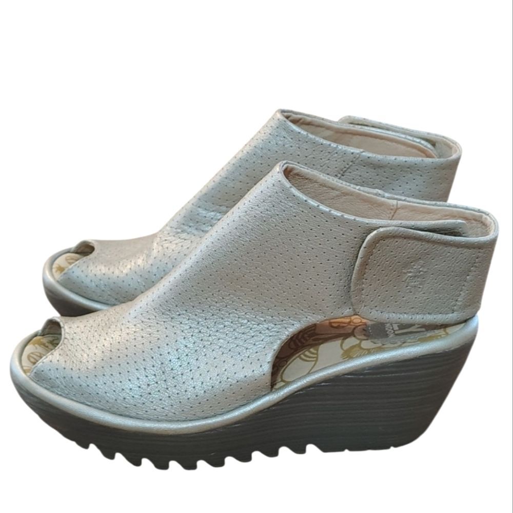 FLY London Yahl Wedge Open Toe Sandals Size 38 Silver 7 1/2 8